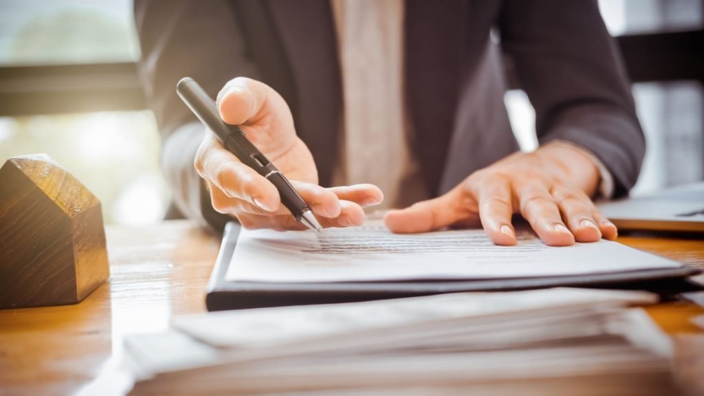 NIA 810 - Encargos para informar sobre estados financieros resumidos