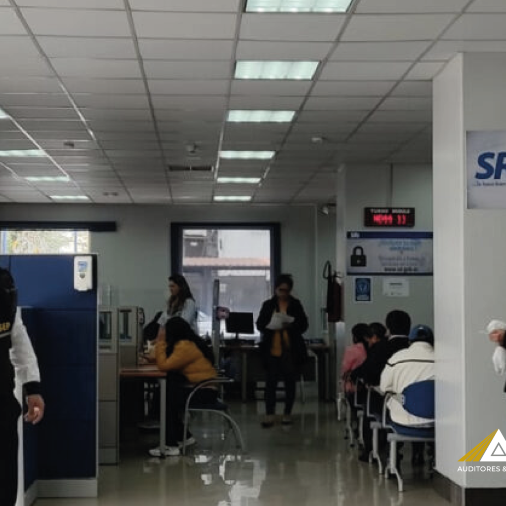 Reforma tributaria favorece a quien gane hasta USD 3.000 al mes