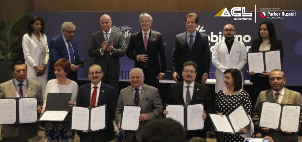 IESS firma convenios con universidades para integrar a postgradistas a sus unidades médicas